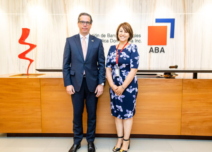 Cesar Dargam director ejecutivo del CONEP y Rosanna Ruiz presidenta de la ABA