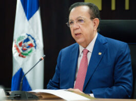 Héctor Valdez Albizu en rueda de prensa