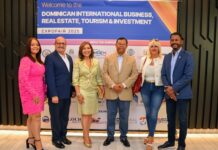Durante la reciente exitosa “ExpoFeria Dominicana de Negocios & Bienes Raíces”, posan desde izq., Tania Rubirosa, gerente, Seguro Nacional de Salud en Miami, Richard Montilla, director, Instituto Dominicanos en el Exterior (Index Miami), Dra. Geanilda Vásquez, Cónsul General de la Republica Dominicana en Miami, Pedro Diaz Ballester, presidente Cámara Dominicana Intl. de Negocios & Turismo, Dra. Soraya Aguasvivas, vicepresidenta, Cámara Dominicana Intl. de Negocios & Turismo, e Ing. Mario J. Bonilla, vicepresidente, Asociación Promotores y Constructores de Viviendas del Cibao (APROCOVICI), celebrada en el AC Hotel Dadeland Mall.