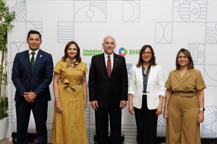 Julián Abril, Josefina González, Fidelio Arturo Despradel, Josefina Navarro y Kirssys Abreu